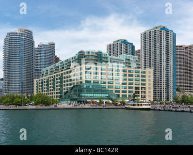 Queens Quay Terminal luxury condo Building à Toronto Harbourfront Banque D'Images