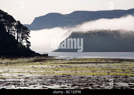 Brume matinale, Portree, Isle of Skye, Hébrides intérieures, côte ouest de l'Ecosse, Royaume-Uni Banque D'Images