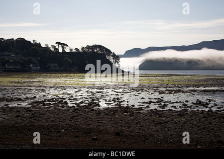 Brume matinale, Portree, Isle of Skye, Hébrides intérieures, côte ouest de l'Ecosse, Royaume-Uni Banque D'Images