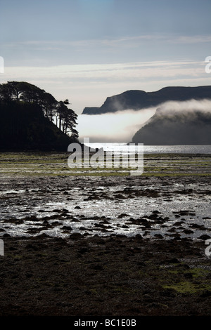 Brume matinale, Portree, Isle of Skye, Hébrides intérieures, côte ouest de l'Ecosse, Royaume-Uni Banque D'Images