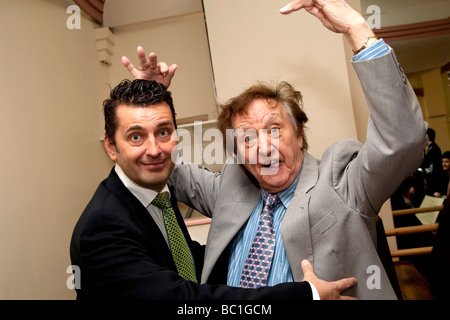 Comédien Acteur Ken Dodd avec Graham Bickley Banque D'Images