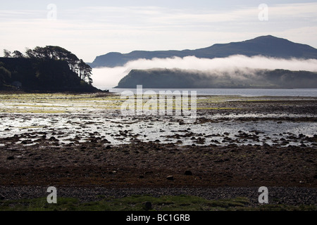 Brume matinale, Portree, Isle of Skye, Hébrides intérieures, côte ouest de l'Ecosse, Royaume-Uni Banque D'Images