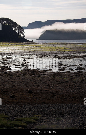 Brume matinale, Portree, Isle of Skye, Hébrides intérieures, côte ouest de l'Ecosse, Royaume-Uni Banque D'Images