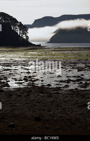 Brume matinale, Portree, Isle of Skye, Hébrides intérieures, côte ouest de l'Ecosse, Royaume-Uni Banque D'Images