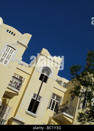 Le Palm house bâtiment construit dans le style d'architecture éclectique, conçu par l'architecte Tabachnick dans la rue Nahalat Benyamin centre-ville de Tel Aviv ISRAËL Banque D'Images