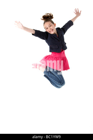 Jeune fille sautant dans l'air Banque D'Images