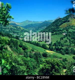 Le Puy Mary, Cantal, Auvergne, France, Europe au printemps