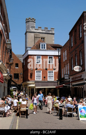 Cafés et restaurants sur la place Winchester Hampshire Angleterre Banque D'Images