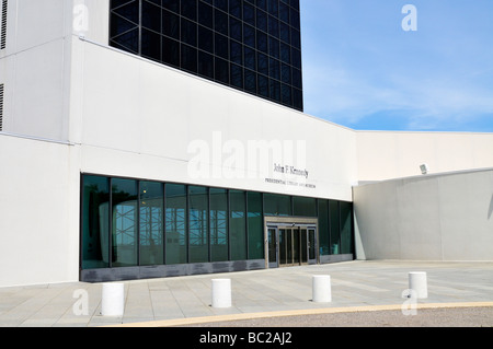 Entrée de la John F Kennedy JFK Presidential Library and Museum à Boston Massachusetts USA Banque D'Images