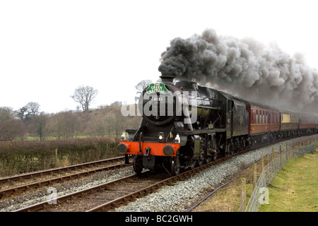 48151 locomotive Stanier en pleine vapeur à basse Bentham North Yorkshire Angleterre Banque D'Images