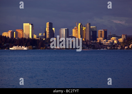 Bellevue sur le lac Washington de Seattle, Washington, de bateaux d'excursion Banque D'Images