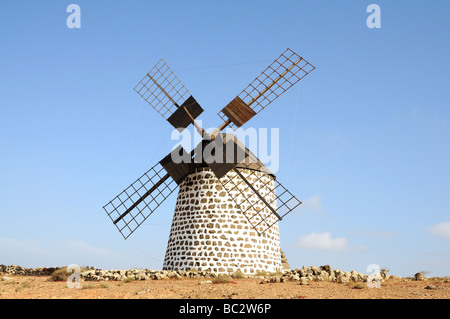 Moulin à vent traditionnel près de La Oliva en Espagne Fuerteventura Banque D'Images