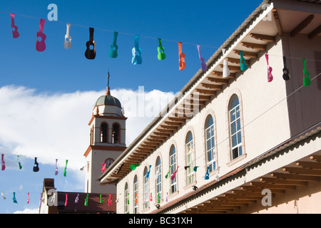 Guitare décorations pour le Festival International de Guitare de Paracho, Michoacan, Mexique. Banque D'Images