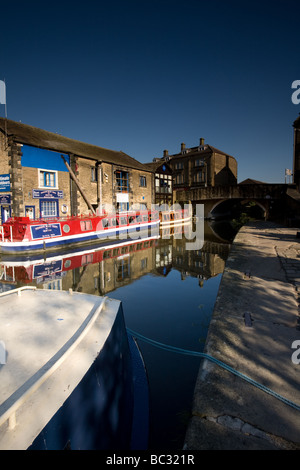 Canal Barges Leeds Liverpool Yorkshire Angleterre Skipton Banque D'Images