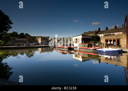 Canal Barges Leeds Liverpool Yorkshire Angleterre Skipton Banque D'Images