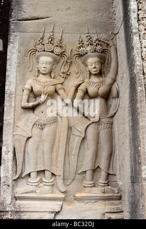 [2] de bas-relief, devatas [Angkor Wat temple] ruines, Cambodge Banque D'Images