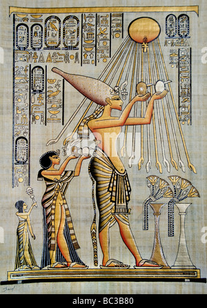 De nouvelles peintures égyptiennes du temps des pharaons sur papier papyrus Egypte Le Caire Banque D'Images