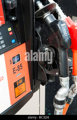 Un mélange d'éthanol E 85 Pompe à carburant Banque D'Images