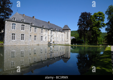 Le château au centre de l'Jardins d'Annevoie les jardins d'eau près de Namur et Dinant, dans la région Wallonne, Belgique. Banque D'Images