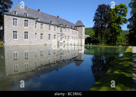 Le château au centre de l'Jardins d'Annevoie les jardins d'eau près de Namur et Dinant, dans la région Wallonne, Belgique. Banque D'Images