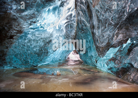 La grotte de glace glaciaire, Svinafellsjokull glacier, le parc national de Skaftafell, l'Islande Banque D'Images