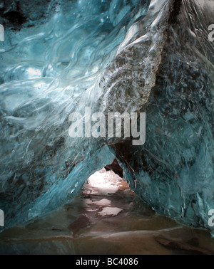 La grotte de glace glaciaire, Svinafellsjokull glacier, le parc national de Skaftafell, l'Islande Banque D'Images