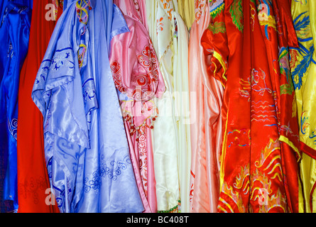 Robes de soie traditionnels vietnamiens contexte Banque D'Images