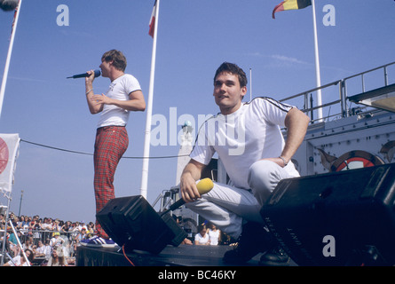 BBC Radio 1 un Roadshow. Plymouth Hoe Août 1995. laisser aller . Wermerling - pantalon tartan Richie Lee Murray Banque D'Images