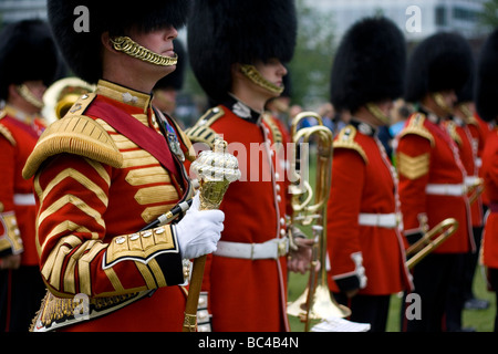 Des gardes au Potters Field on Armed Forces Day sur Londres 2009. Banque D'Images