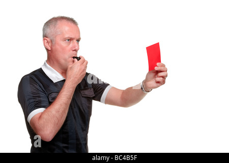 Portrait d'un arbitre carton rouge isolé sur fond blanc Banque D'Images