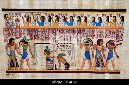 De nouvelles peintures égyptiennes du temps des pharaons sur papier papyrus Egypte Le Caire Banque D'Images