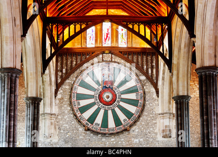 La table ronde du Roi Arthur dans le Grand Hall, château de Winchester, Winchester, Hampshire, Angleterre, Royaume-Uni Banque D'Images