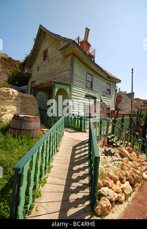 Popeye Village de Sweethaven où Popeye le film a été tourné avec Robin Williams à Anchor Bay à Mellieha sur l'île méditerranéenne de Malte Banque D'Images