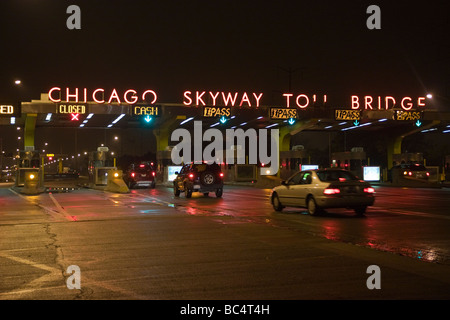 Chicago Skyway cabines de péage la nuit Banque D'Images