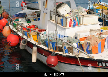 Bateaux de pêche dans le port de Limassol, Chypre Banque D'Images