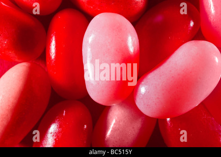 Rouge et Rose bonbons haricots capturés en 16 bits et fournis dans l'espace de couleur Adobe1998 difficile de tenir les tons rouges Banque D'Images