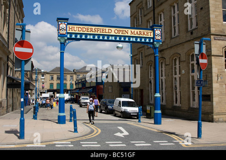 Huddersfield grand marché centre Ville Région métropolitaine de Kirklees, dans le West Yorkshire, England UK GO Banque D'Images