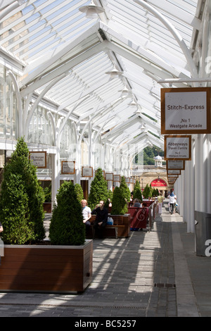 Le Westgate arcade Halifax grand marché centre Ville Région métropolitaine de Calderdale West Yorkshire Angleterre UK GO Banque D'Images