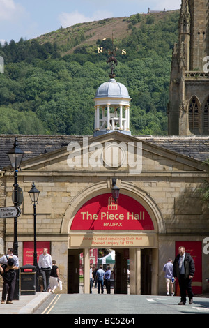 Halifax piece hall grand marché centre Ville Région métropolitaine de Calderdale West Yorkshire Angleterre UK GO Banque D'Images