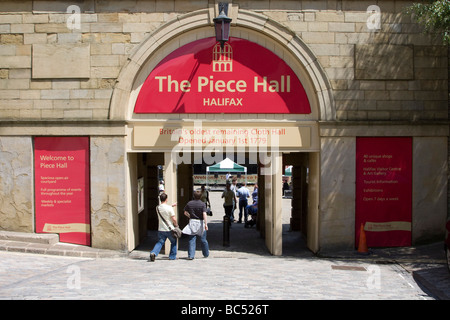 Halifax Piece hall grand marché centre Ville Région métropolitaine de Calderdale West Yorkshire Angleterre UK GO Banque D'Images