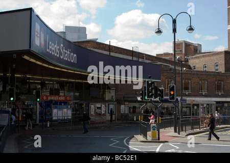 La gare de Leeds City Centre West Yorkshire Angleterre entrée uk go Banque D'Images