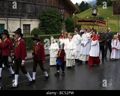 La traditionnelle procession du Saint-Sacrement qui a eu lieu le jeudi 11 juin 2009 au village de Vill près d'Innsbruck Banque D'Images