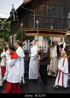 La traditionnelle procession du Saint-Sacrement qui a eu lieu le jeudi 11 juin 2009 au village de Vill près d'Innsbruck Banque D'Images