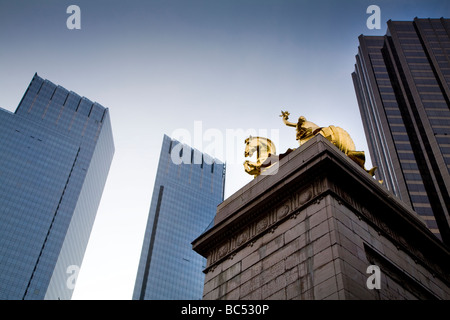 Le Time Warner towers de Columbus Circle, NEW YORK Banque D'Images