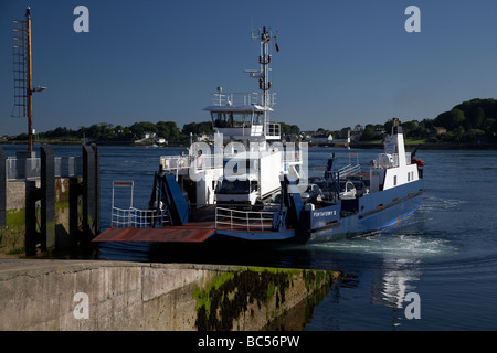 Strangford portaferry ferry arrivant au port de portaferry County Down Irlande du Nord uk Banque D'Images