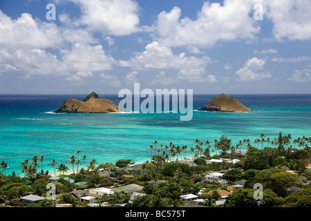 Avis de Mokulua Islands de crête surplombant Lanikai Banque D'Images