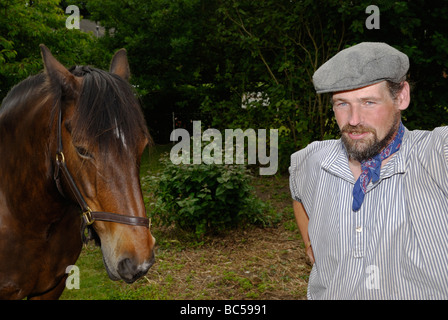 Boathorse et gestionnaire. Marina Braunston, Northamptonshire, Angleterre. Banque D'Images