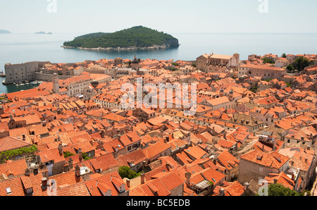 Vue sur la ville fortifiée de Dubrovnik, Croatie, prises à partir de la tour Minčeta, partie des murs de la ville. Banque D'Images