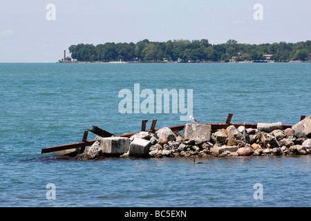 Lac Érié mis dans la baie dans l'État Ohio USA États-Unis grands Lacs d'en haut vue personne horizontal haute résolution Banque D'Images