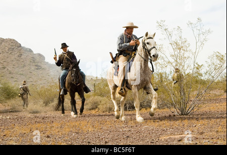 Les troupes de cavalerie sur le chemin de la bataille au cours d'une guerre civile à Picacho Peak reenactment State Park Arizona Mars 2007 Banque D'Images